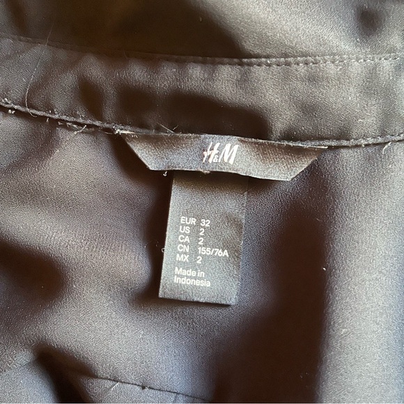 H&M Women's Sheer Long Sleeve Button Up Dress Shirt Gold Stud Hardware Size 2 - Picture 6 of 7